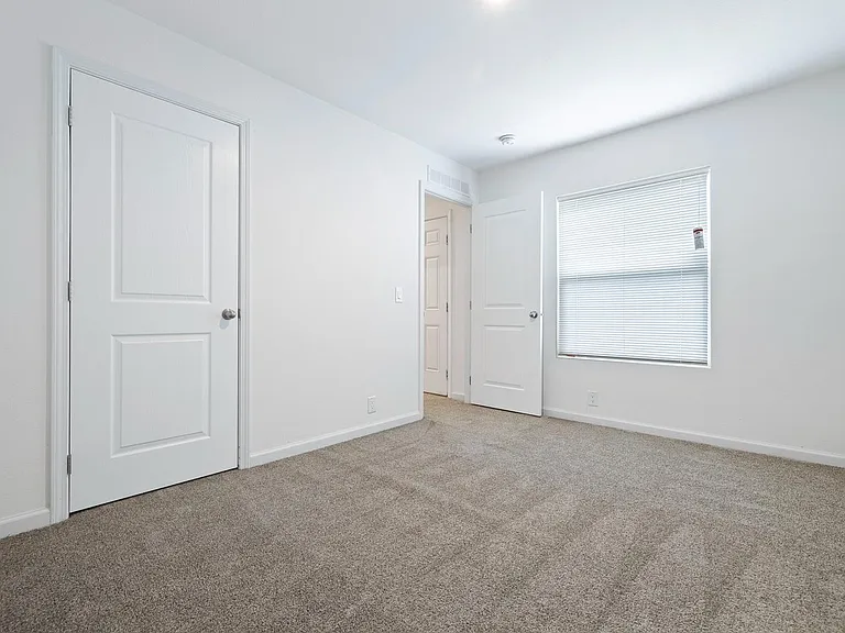 1719 W Olive #33 — Photo 18