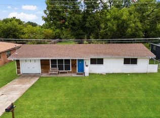 1113 Sproles Dr, Benbrook, TX 76126