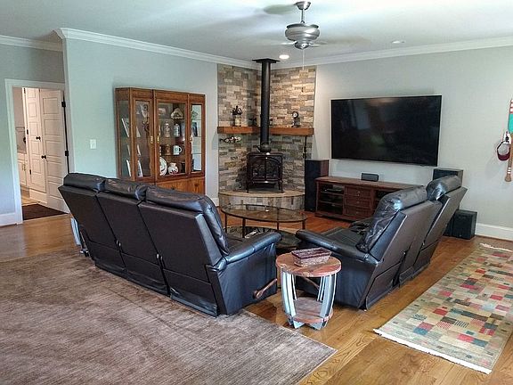 2nd image of 48 Lake Vista Ct