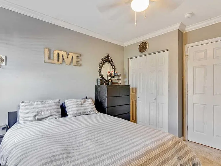102 E Randall St — Photo 14