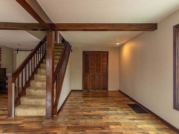 Living Room/Main Entrance