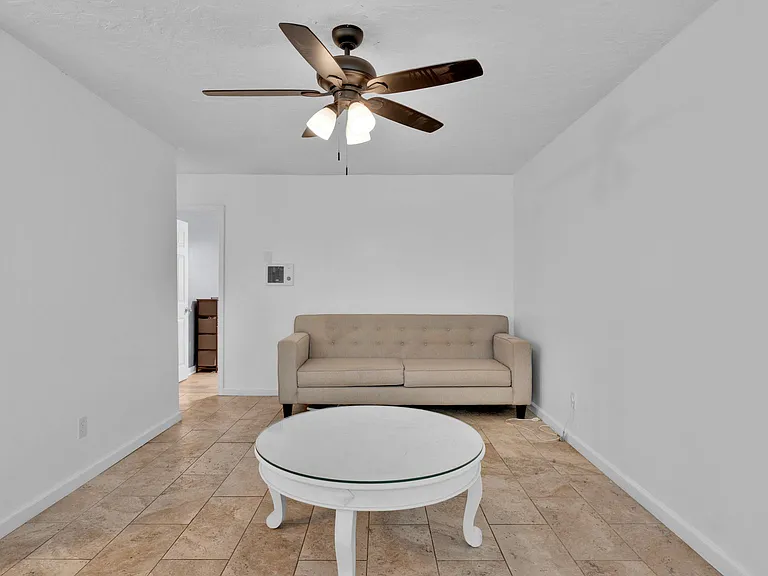 4267 44th St #6 — Photo 3