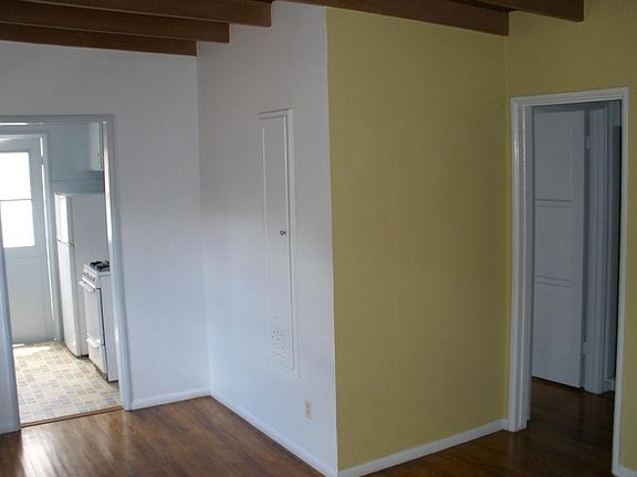 3rd image of 4739 Bermuda Ave #House