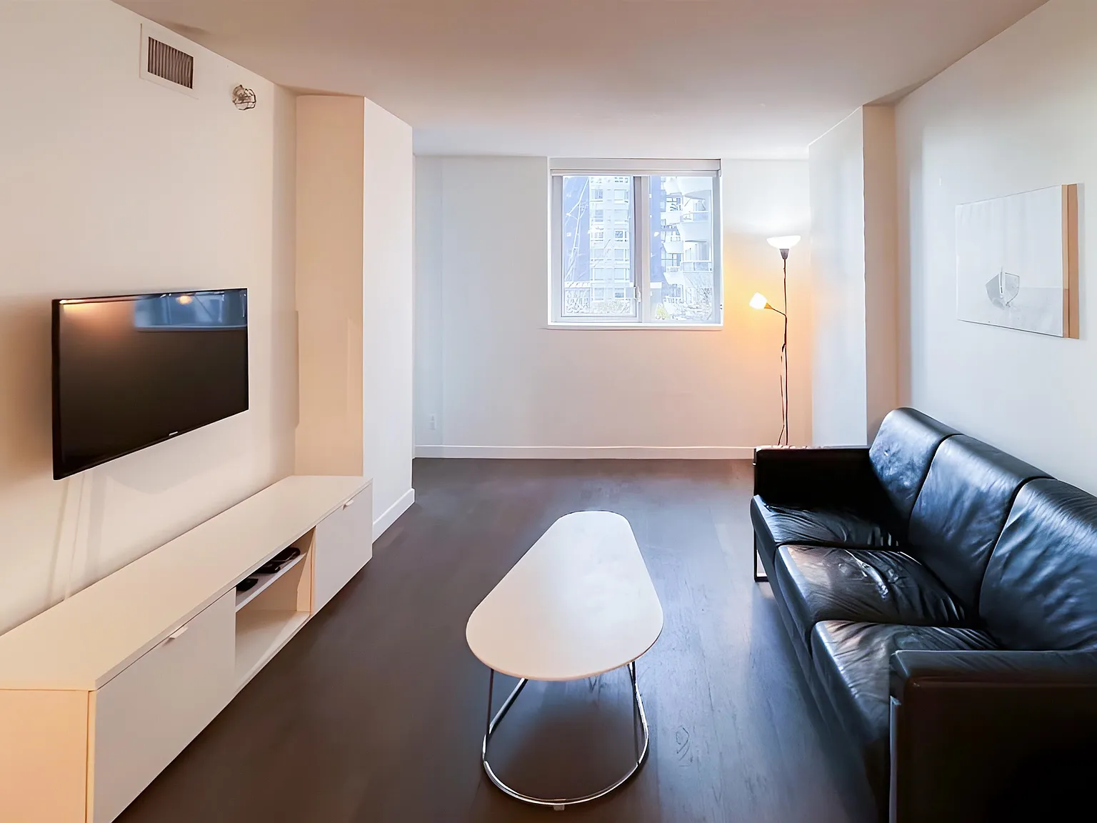 2 bed, 723 sqft, $2,990 — Photo 3
