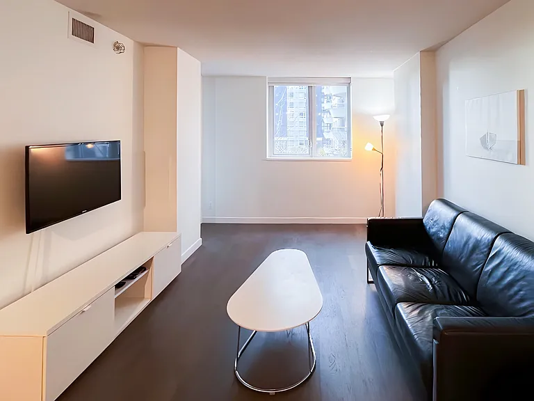 1009 Harwood St #309 — Photo 1