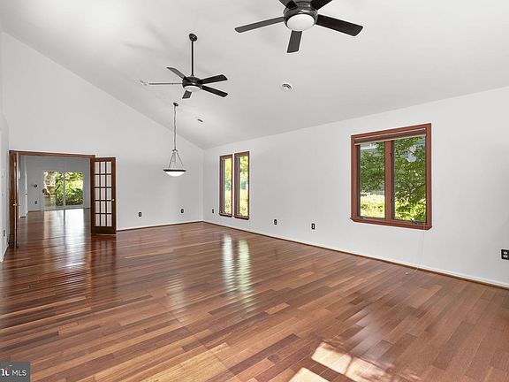 4th image of 7512 Far Hills Dr