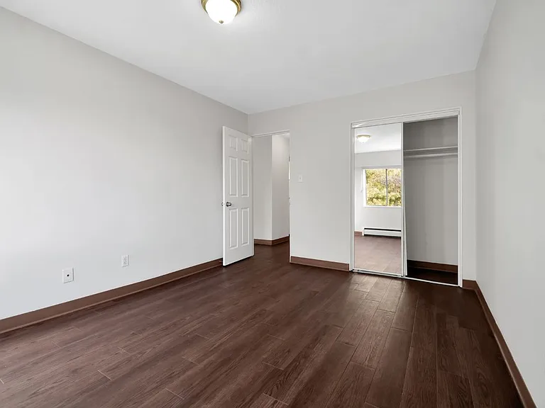 1021 Howay St — Photo 6