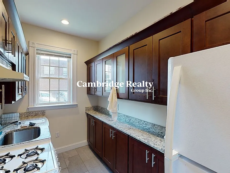 15 Glenville Ave #5T