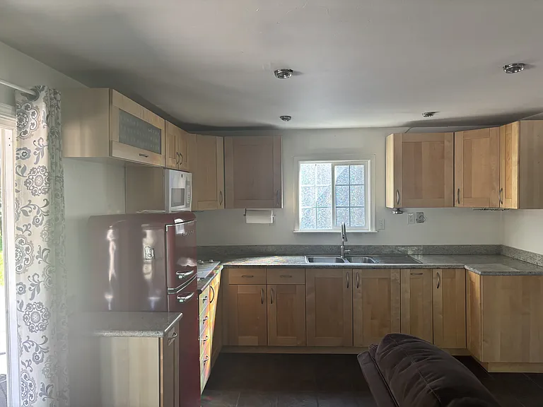 670 Larch Ln — Photo 3
