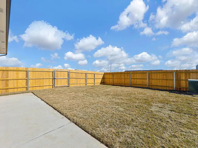 5298-5300 N Toben Dr — Photo 17