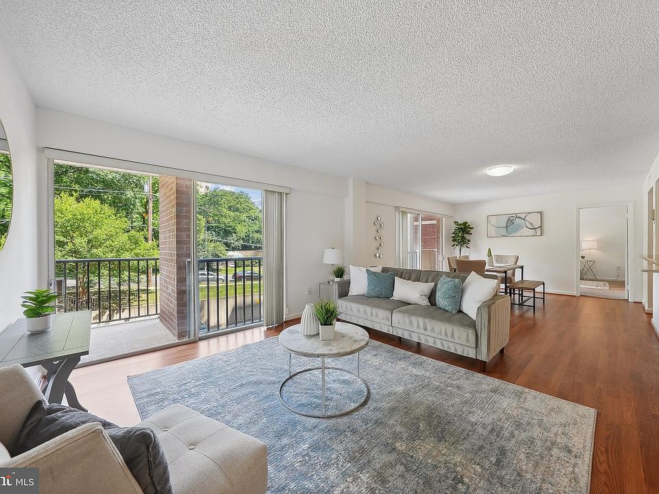 1st image of 1300 Army Navy Dr APT 212