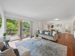 1300 Army Navy Dr APT 212, Arlington, VA 22202