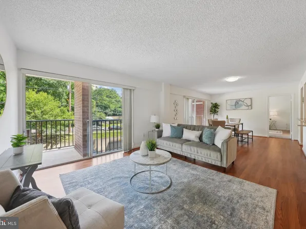 1300 Army Navy Dr APT 212, Arlington, VA 22202