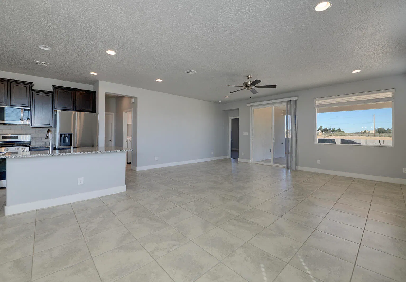 3 bed, 2.5 bath, 1950 sqft, $2,300 — Photo 4