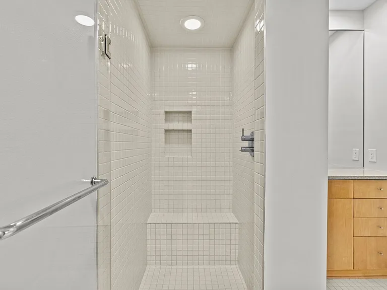 420 Queens Rd #7 — Photo 24