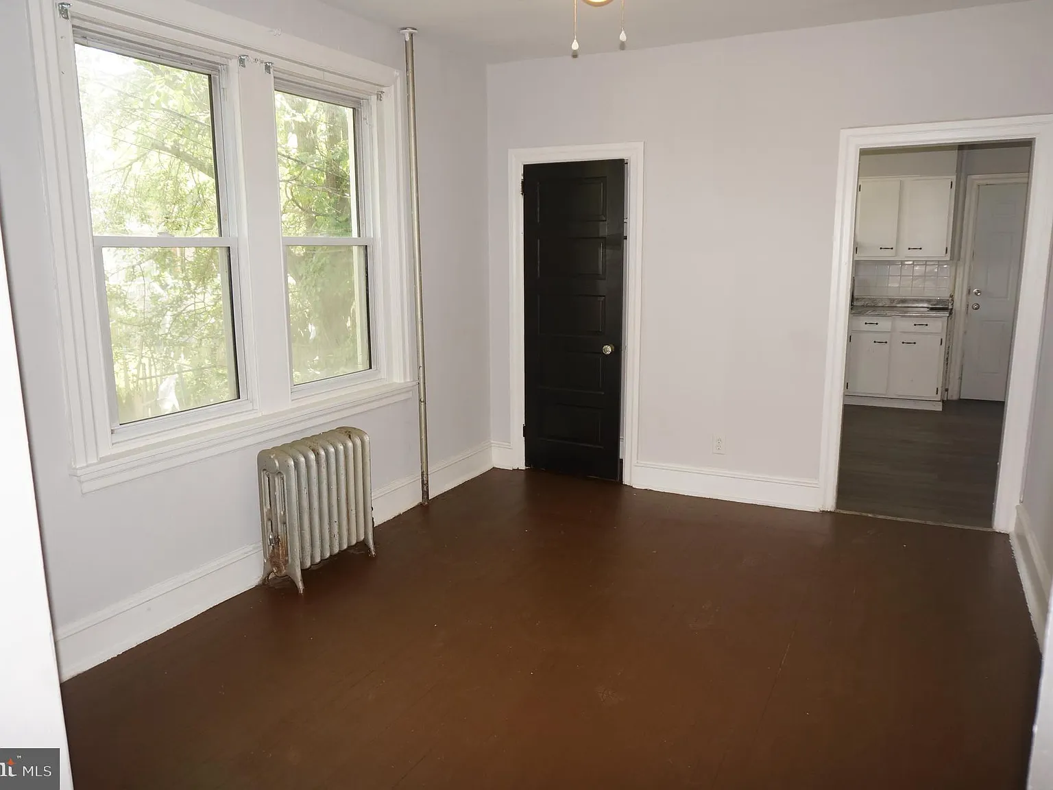 3 bed, 1170 sqft, $2,043 — Photo 3