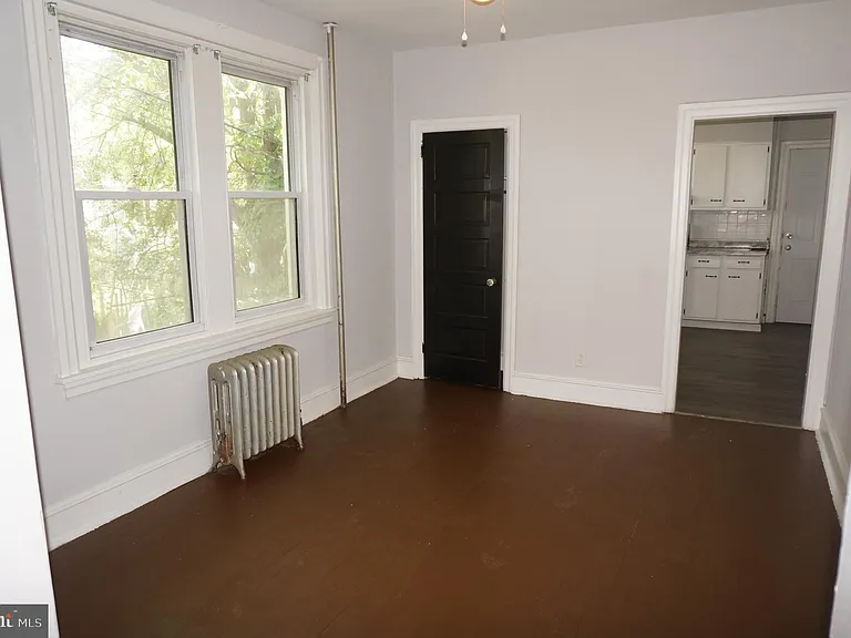 124 Knox St — Photo 3