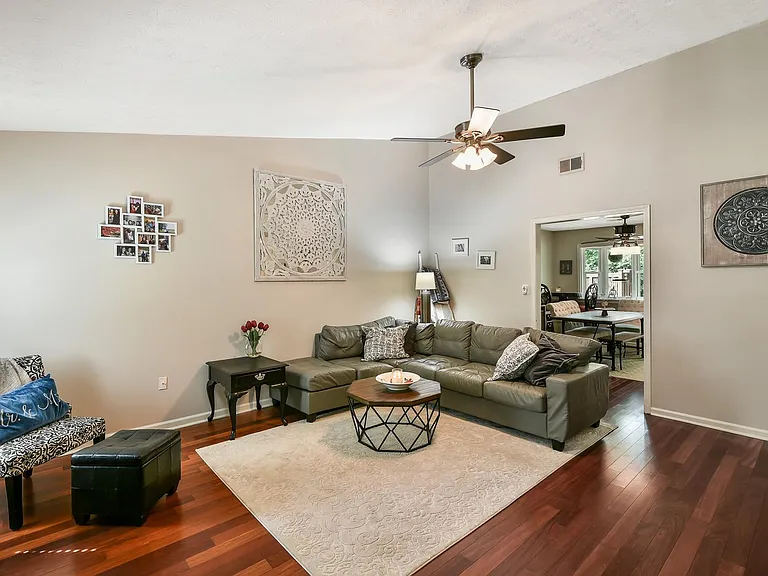 2598 Redfield Dr — Photo 4