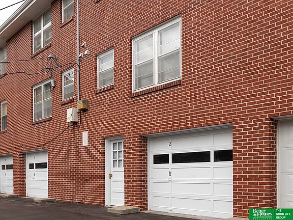 3rd image of 3855 Dewey Ave
