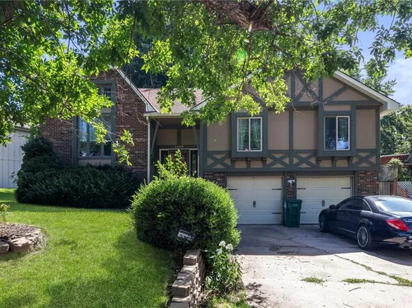 11579 Earnshaw St, Overland Park, KS 66210