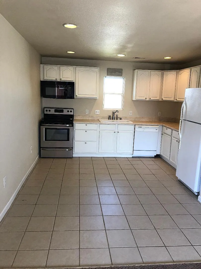 1012 Briarwood Rd - 3 — Photo 1