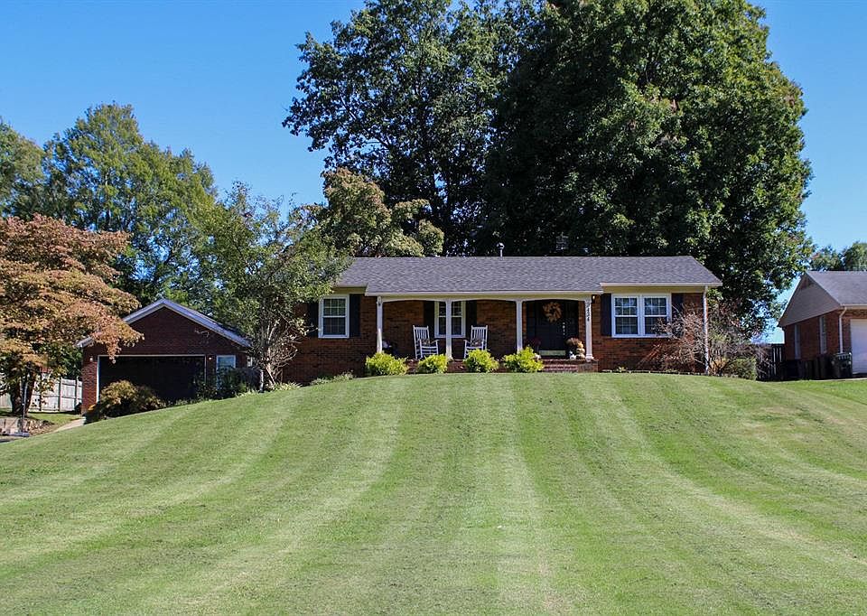 1st image of 3434 Woodlane Dr