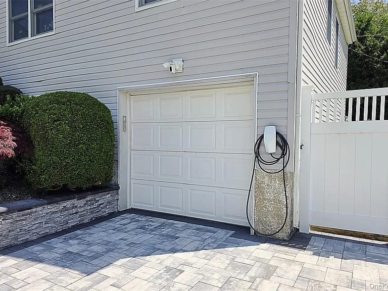 110 Briarwood Ln — Photo 5