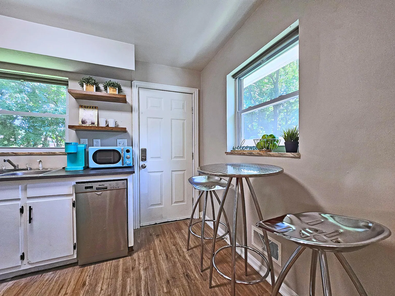1327 Clermont Ave — Photo 4