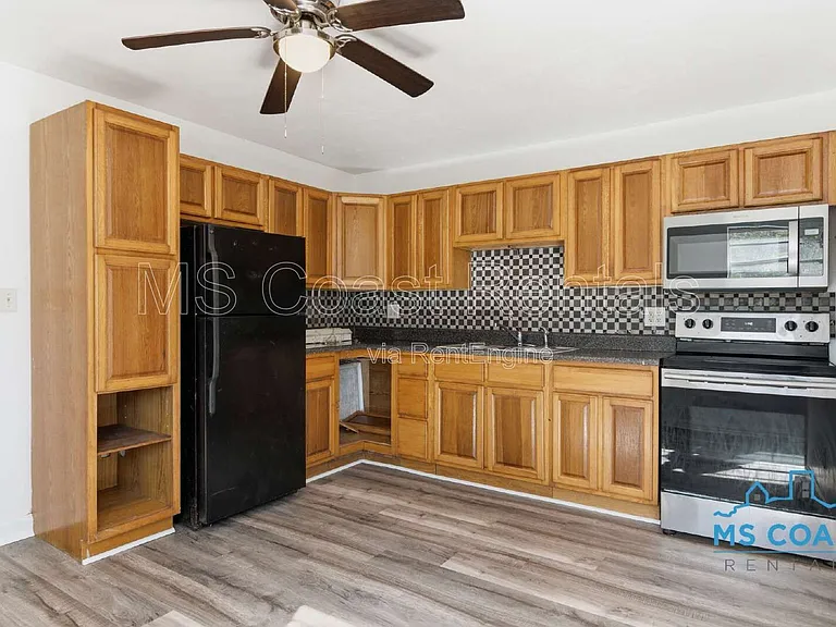 3007 Meteor St — Photo 6