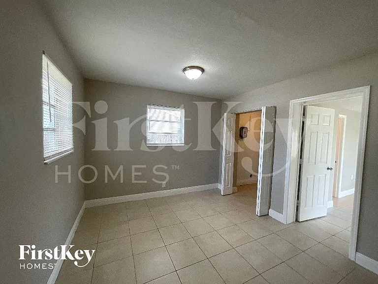 2435 Liberty St — Photo 3