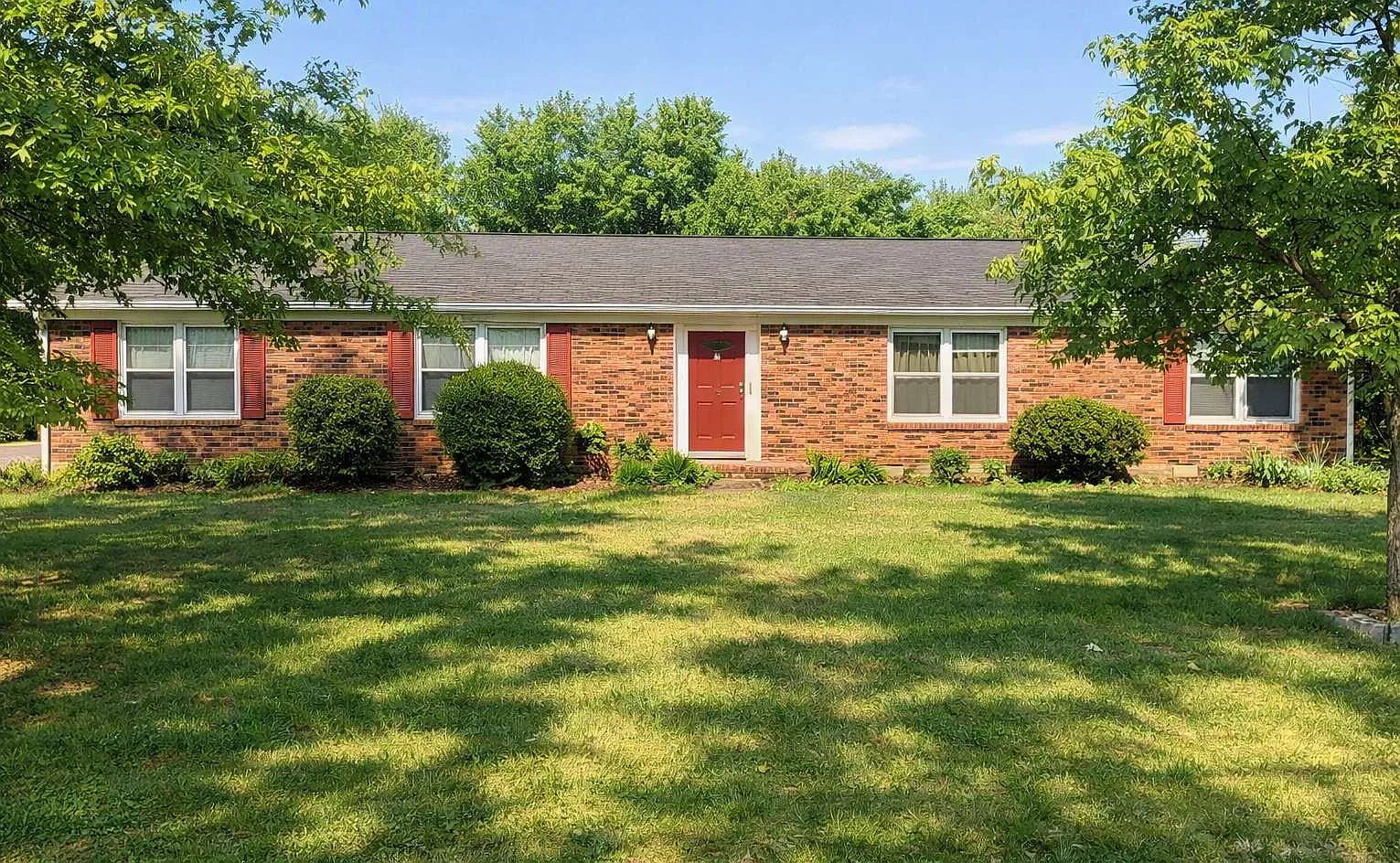 2 bed, 1.0 bath, 800 sqft, $1,349 — Photo 1