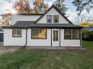 9554 Palmer Rd, Whitmore Lake, MI 48189