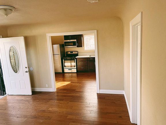2nd image of 2912 W 59th St