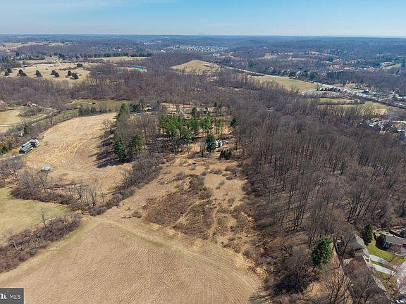 2nd image of 1004 Garrett Mill Rd