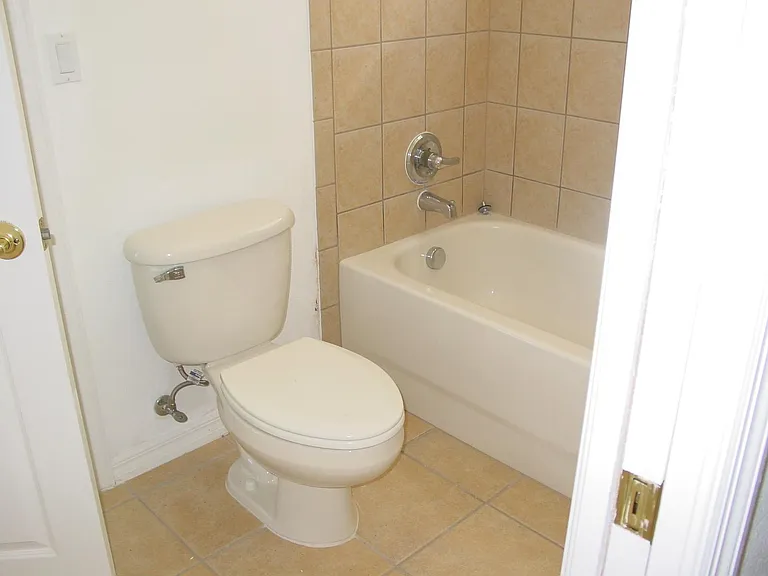 16019 Bristol Lake Cir — Photo 8
