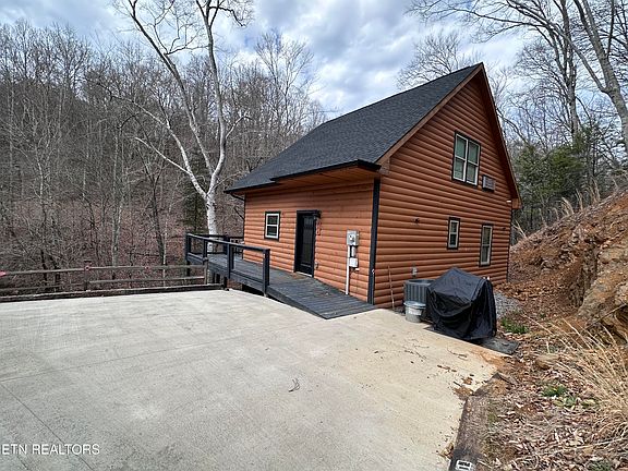 5th image of 866 Cabin Creek Way