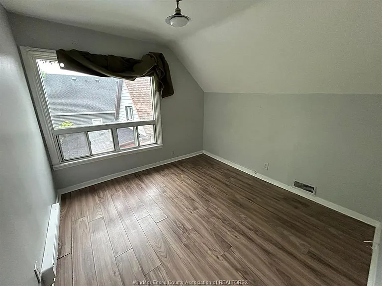 3153 Peter St #UPPER — Photo 11