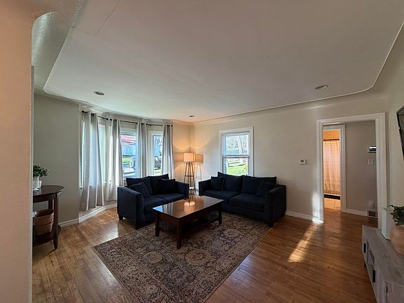 3rd image of 926 N Ottillia St SE
