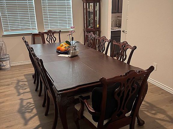 3rd image of 552 Winthrop Rd