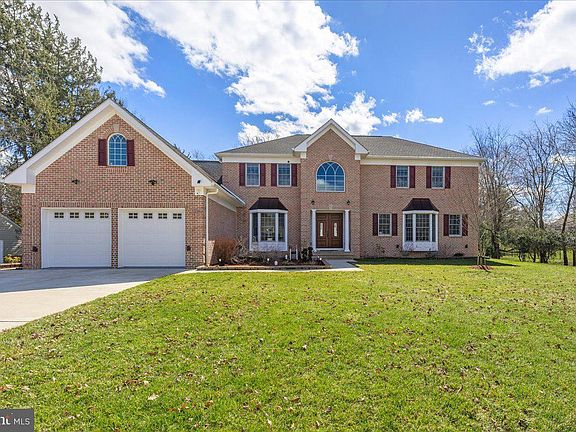 2nd image of 535 Village Rd W