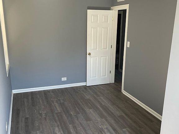 3rd image of 1941 W Berteau Ave #1