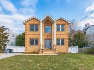 20 Irwin St, New Hyde Park, NY 11040
