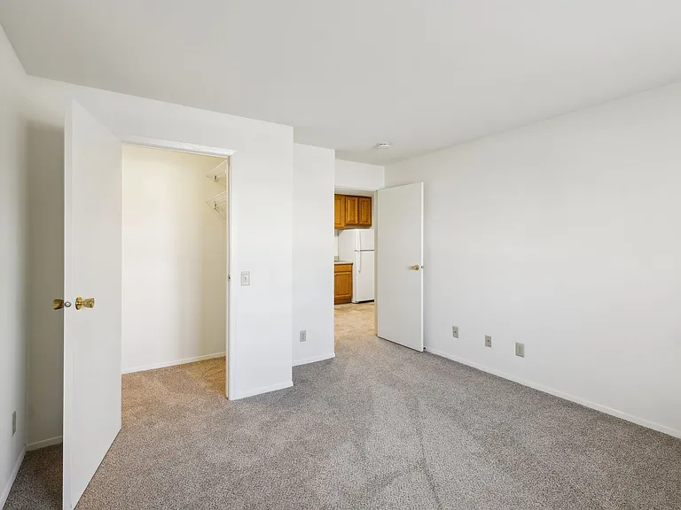 Country Meadows Apartments — Photo 38
