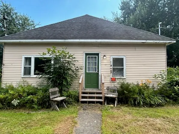 5 Greenfield Road, Milford, ME 04461