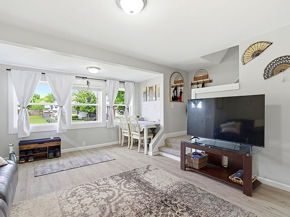 5th image of 262 Lechner Ave