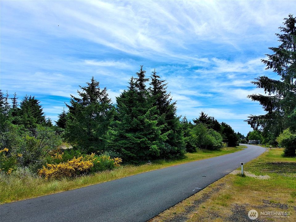 1st image of 710 Island Circle SE