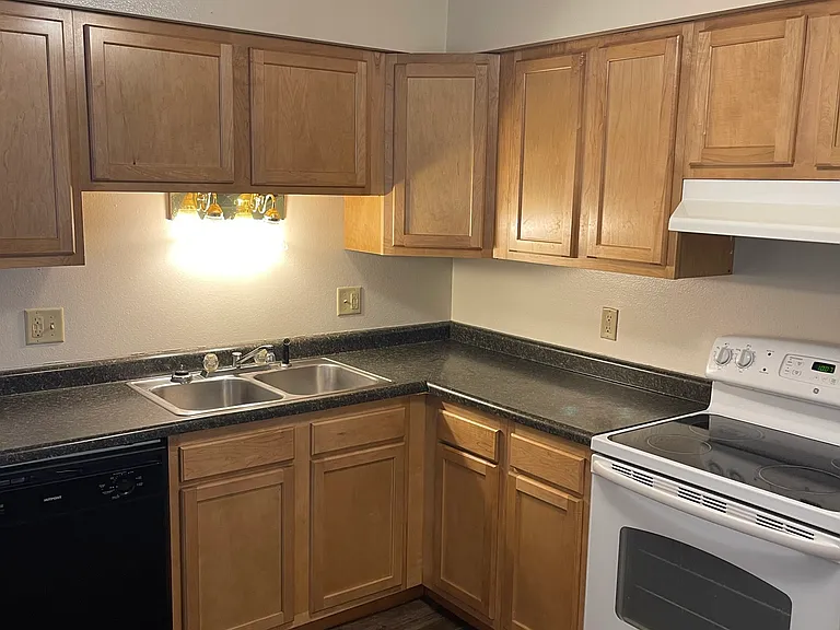 650 S Johnson St #10 — Photo 3