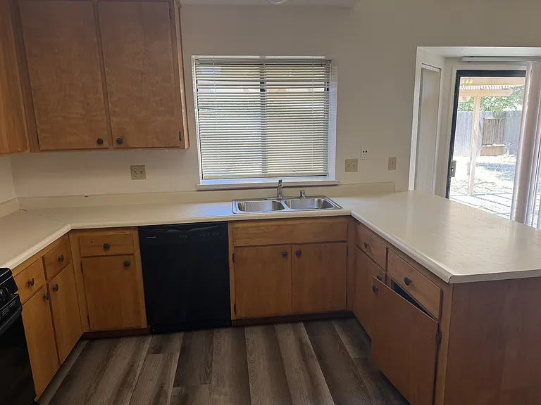 844 Stetson Way — Photo 7