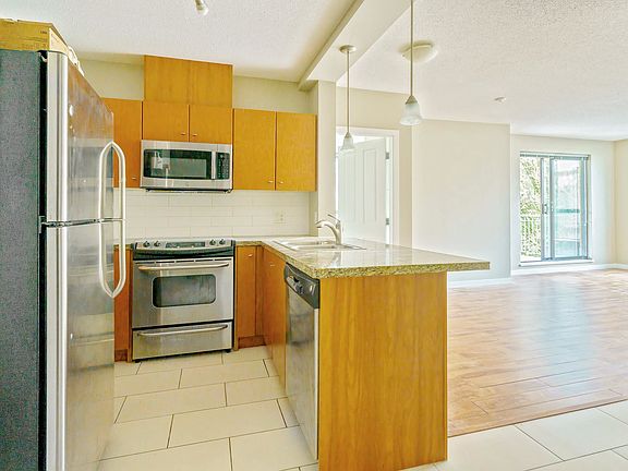 3rd image of 511 Rochester Ave #404