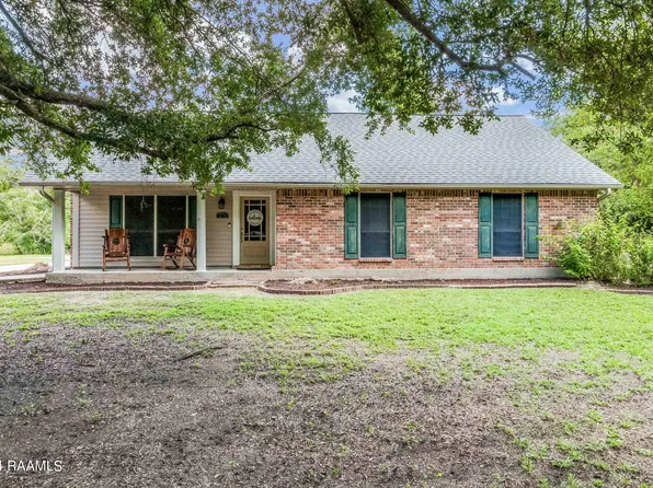 1075 Attakapas Rd, Saint Martinville, LA 70582